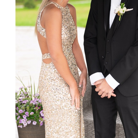 PROM DRESS!! - Picture 3 of 8